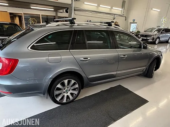 Skoda Superb 2013 photo 4