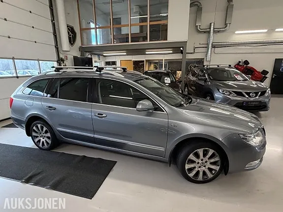 Skoda Superb 2013 photo 3
