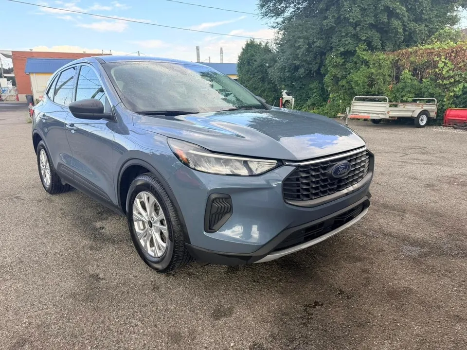 Ford Escape 2023 photo 2