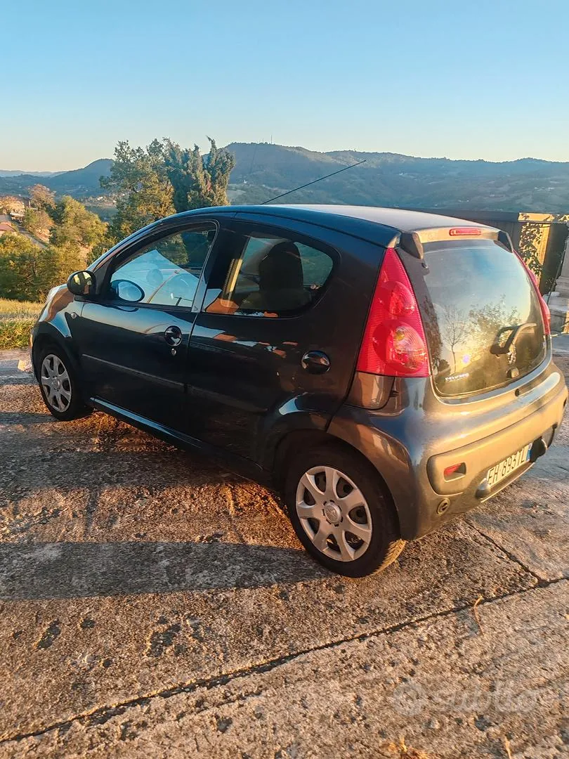 Peugeot 107 2011 photo 2