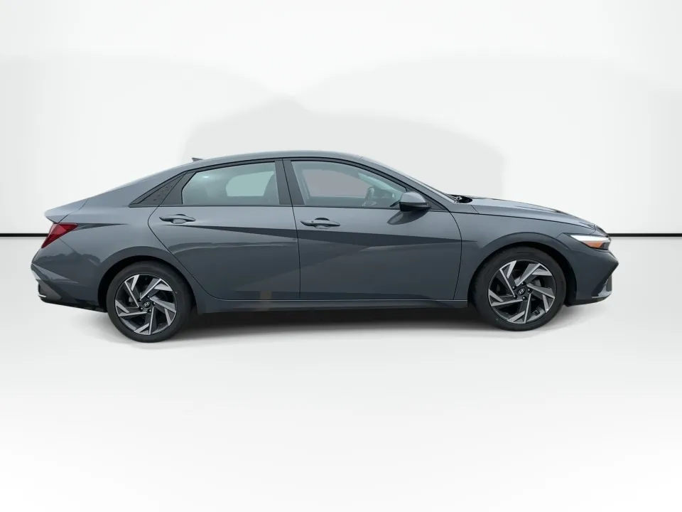 Hyundai Elantra 2025 photo 3