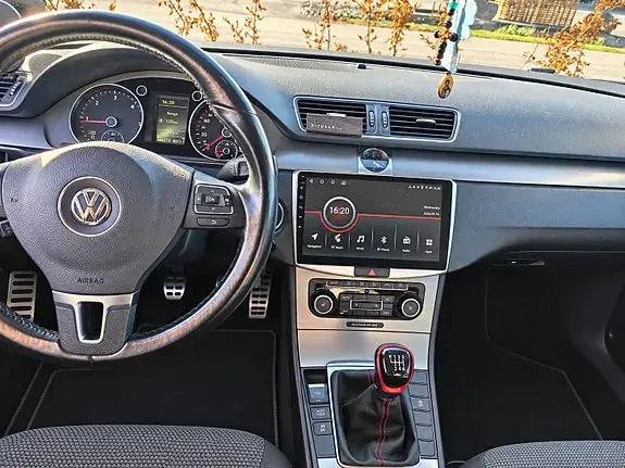 Volkswagen Passat 2011 photo 5