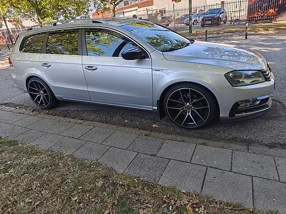 Volkswagen Passat 2011 photo 2