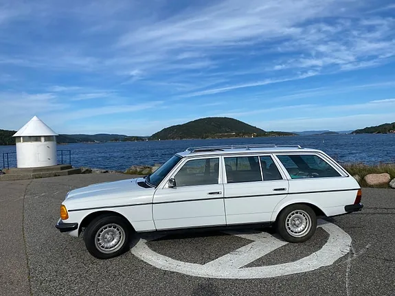 Mercedes-Benz 200 1985 photo 2