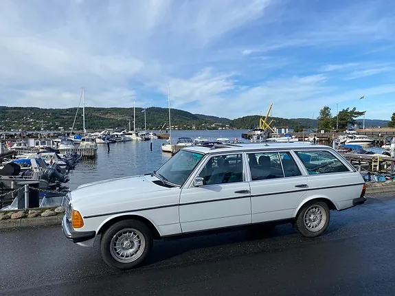 Mercedes-Benz 200 1985 photo 5