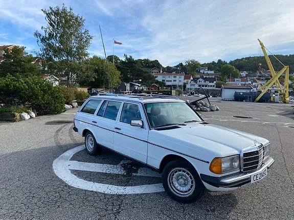 Mercedes-Benz 200 1985 photo 4
