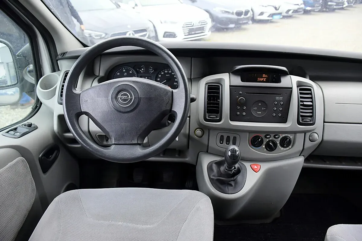 Opel Vivaro 2003 photo 2