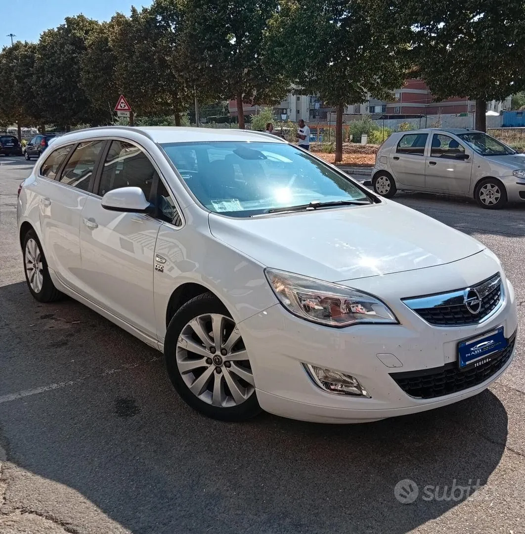 Opel Astra 2012 photo 3