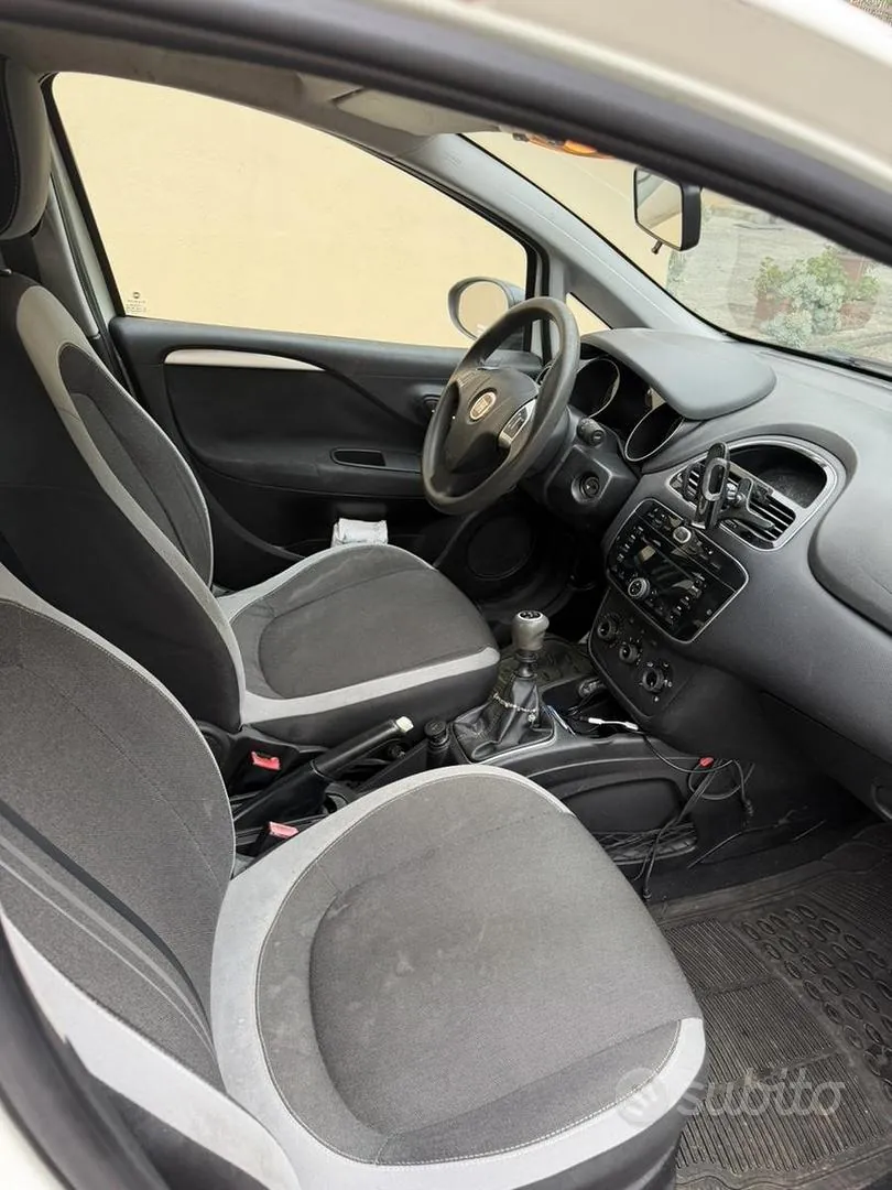 Fiat Punto 2012 photo 4