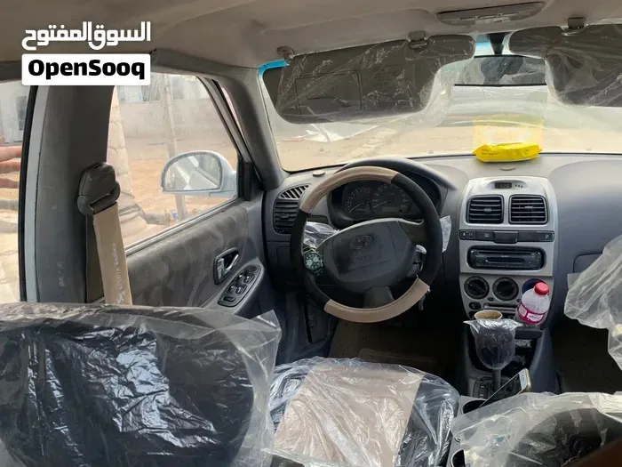 Hyundai Verna 2003 photo 2
