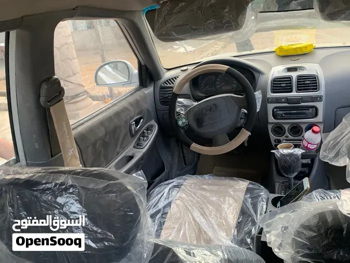 Hyundai Verna 2003 photo 3
