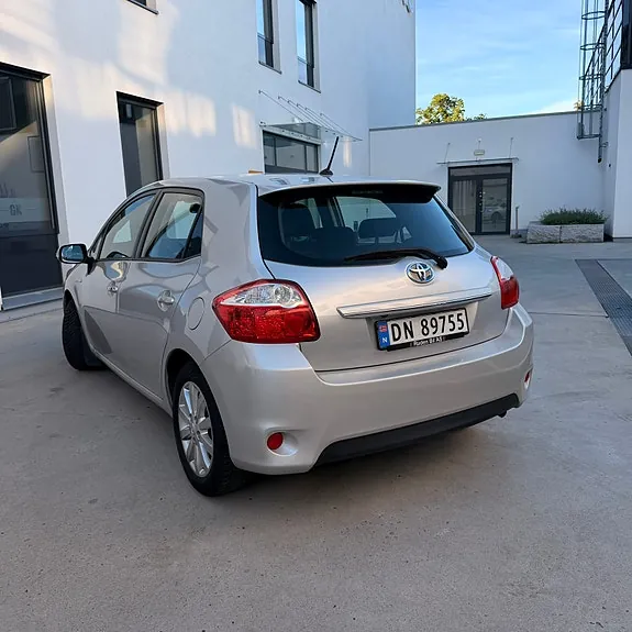 Toyota Auris 2012 photo 5