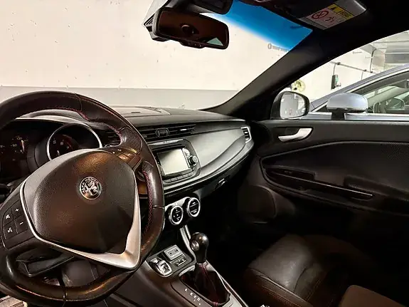 Alfa Romeo Giulietta 2016 photo 4