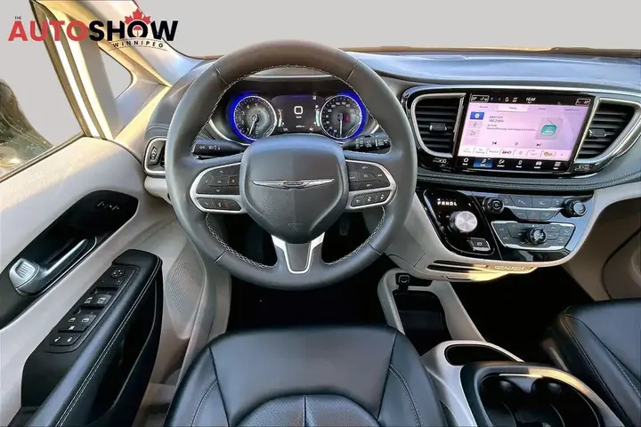 Chrysler Pacifica 2024 photo 3