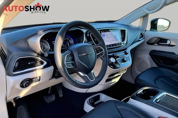 Chrysler Pacifica 2024 photo 2