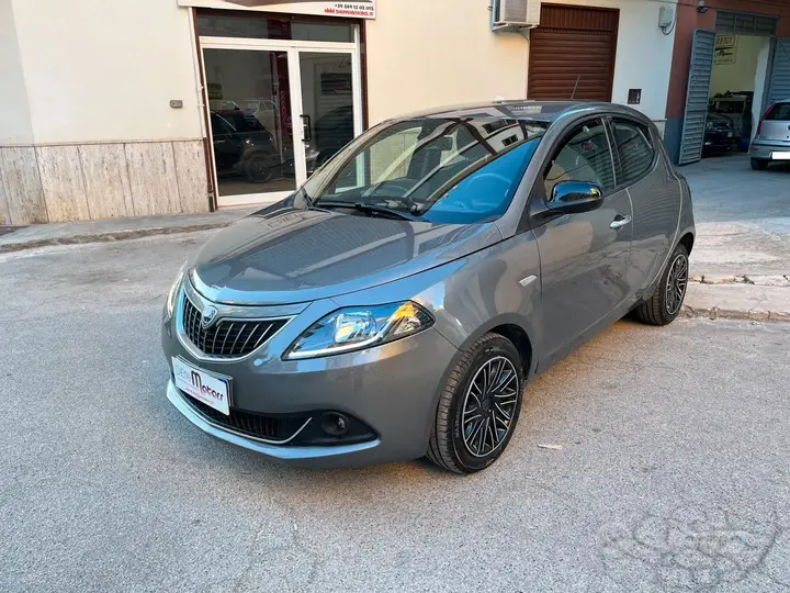 Lancia Ypsilon