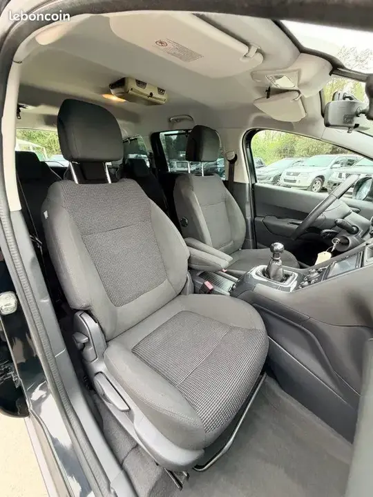 Peugeot 5008 2012 photo 4