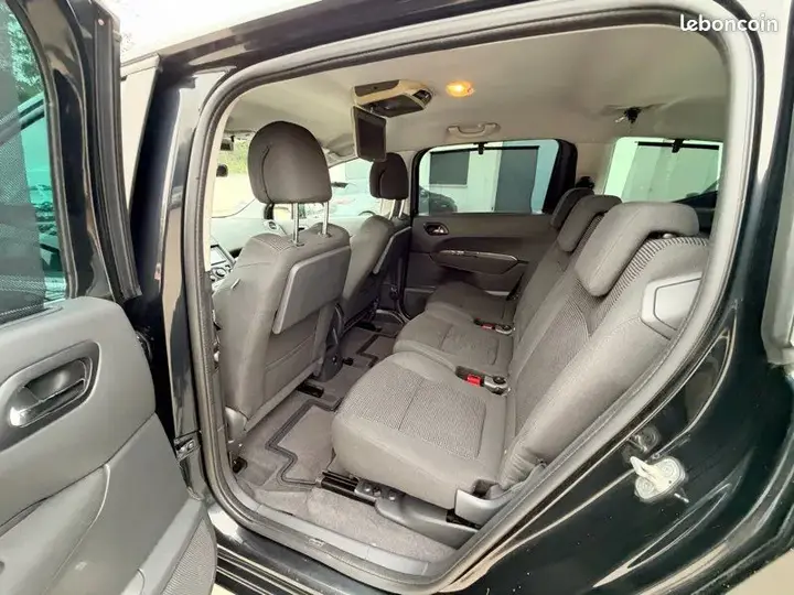 Peugeot 5008 2012 photo 5
