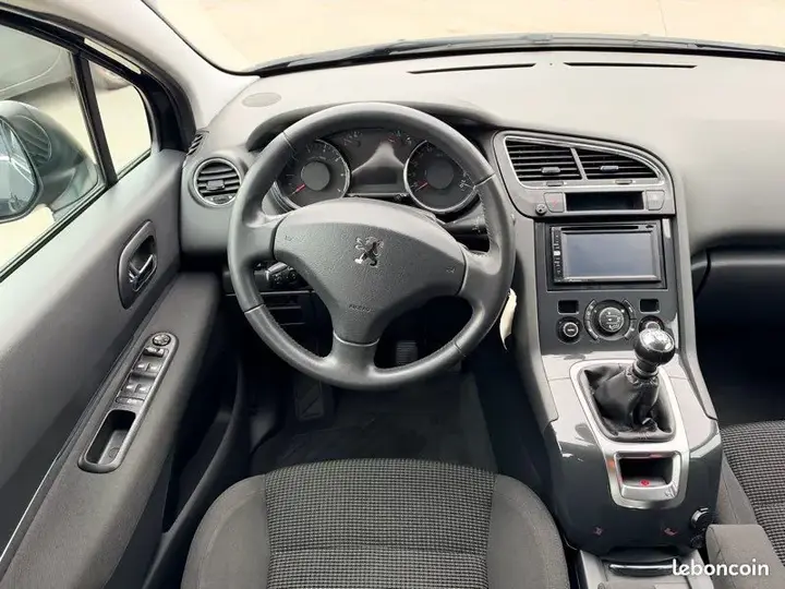 Peugeot 5008 2012 photo 3