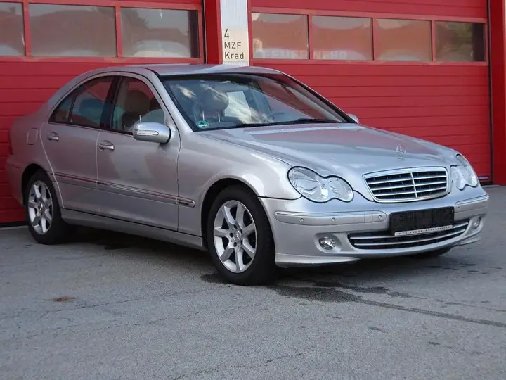 Mercedes-Benz C200