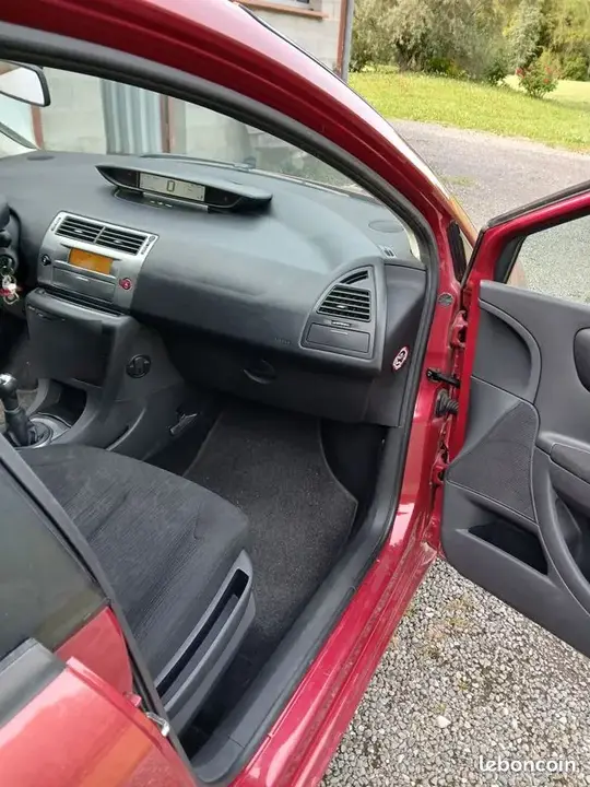 Citroen C4 2008 photo 3