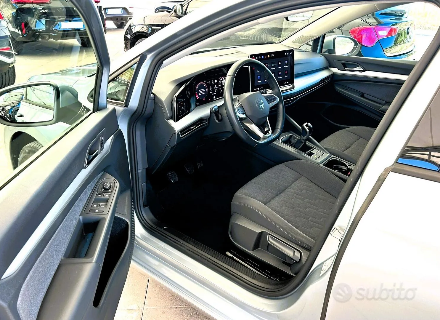 Volkswagen Golf 2024 photo 2