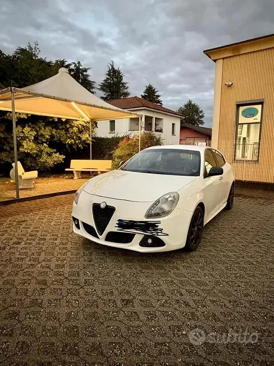 Alfa Romeo Giulietta 2012 photo 4