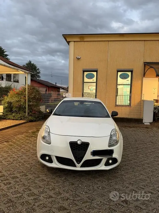 Alfa Romeo Giulietta 2012 photo 3
