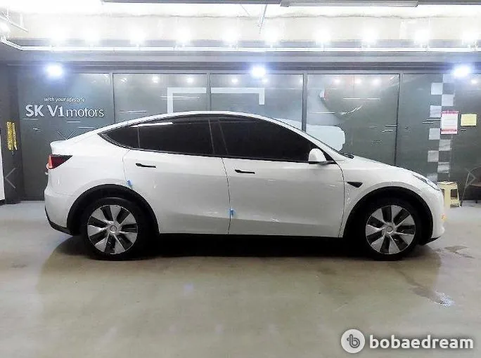 Tesla Model Y 2022 photo 2