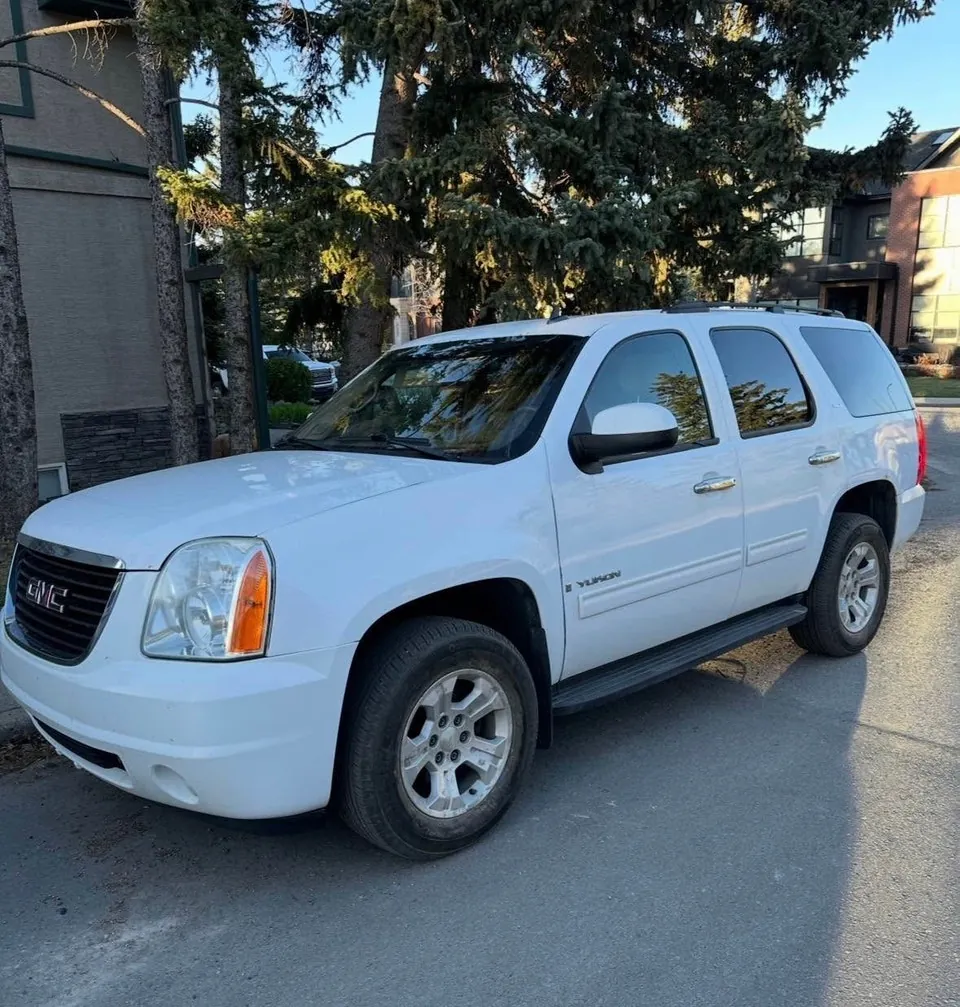 GMC Yukon 2009 photo 2