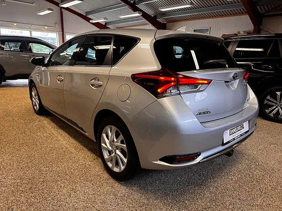Toyota Auris 2018 photo 4