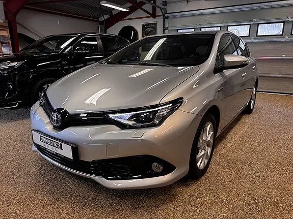 Toyota Auris 2018 photo 2