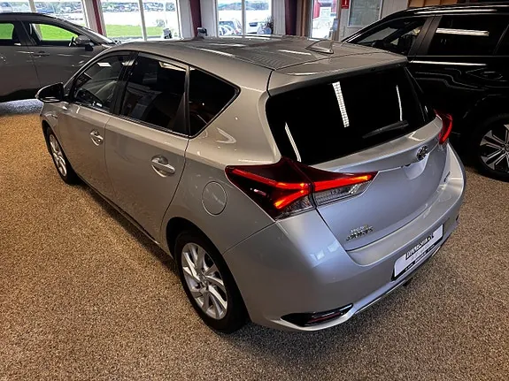 Toyota Auris 2018 photo 3
