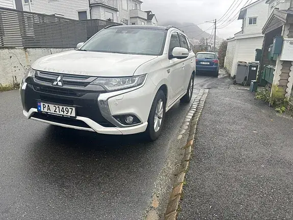 Mitsubishi Outlander 2018 photo 2