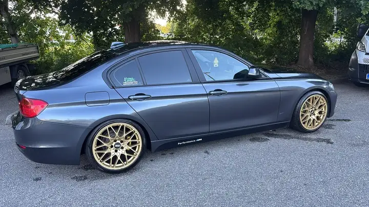BMW 3 Series 2012 photo 3
