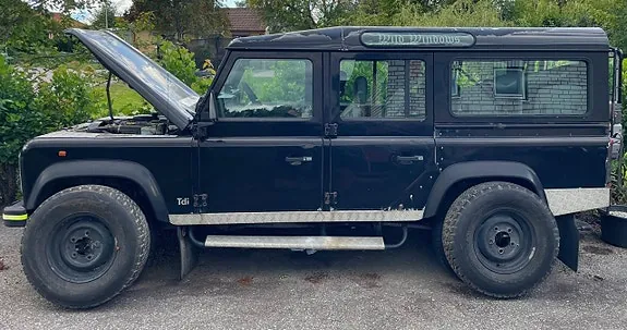 Land Rover Defender 110 1998 photo 4