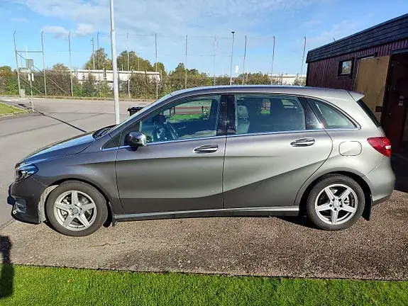 Mercedes-Benz B180
