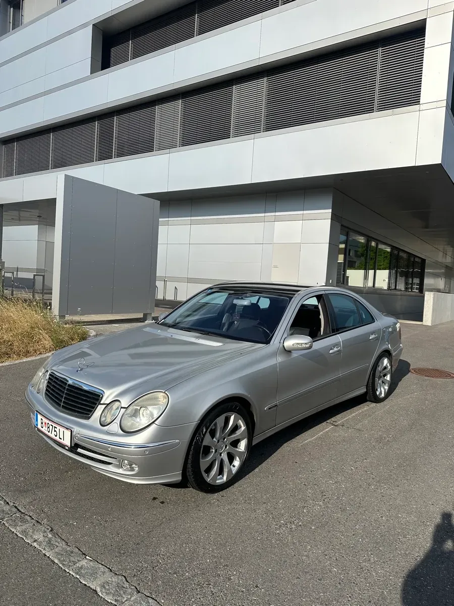 Mercedes-Benz E-Class 2003 photo 2