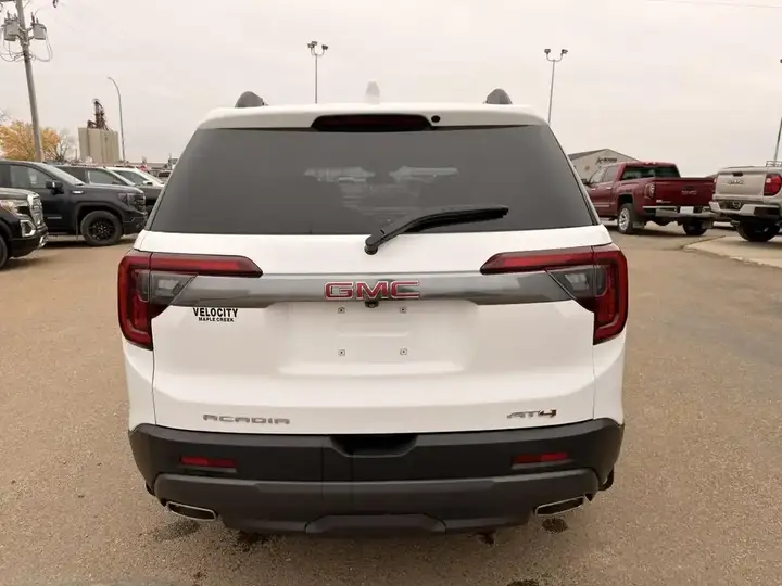 GMC Acadia 2023 photo 4