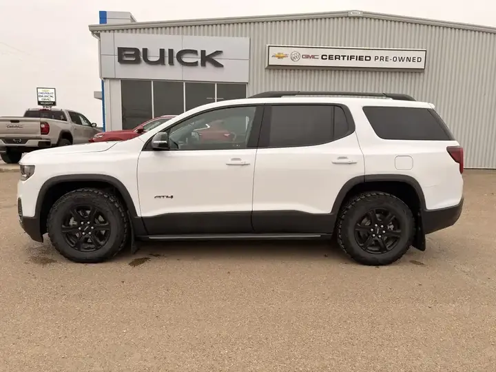 GMC Acadia 2023 photo 2