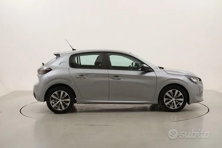 Peugeot 208 2023 photo 3
