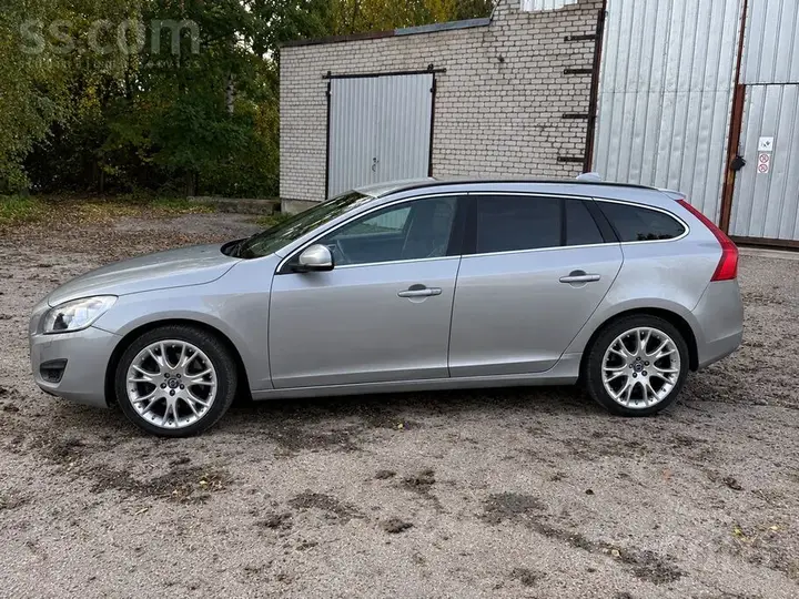 Volvo V60 2011 photo 2