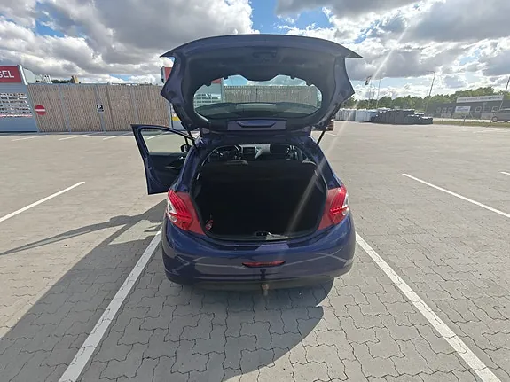 Peugeot 208 2014 photo 2