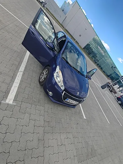 Peugeot 208 2014 photo 4