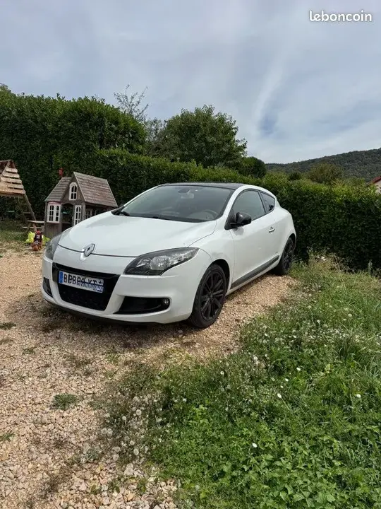 Renault Megane 2011 photo 2