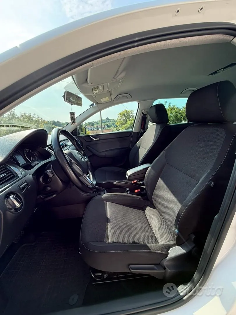 Skoda Rapid 2015 photo 5