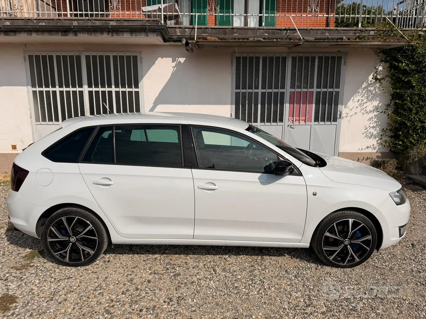 Skoda Rapid 2015 photo 2
