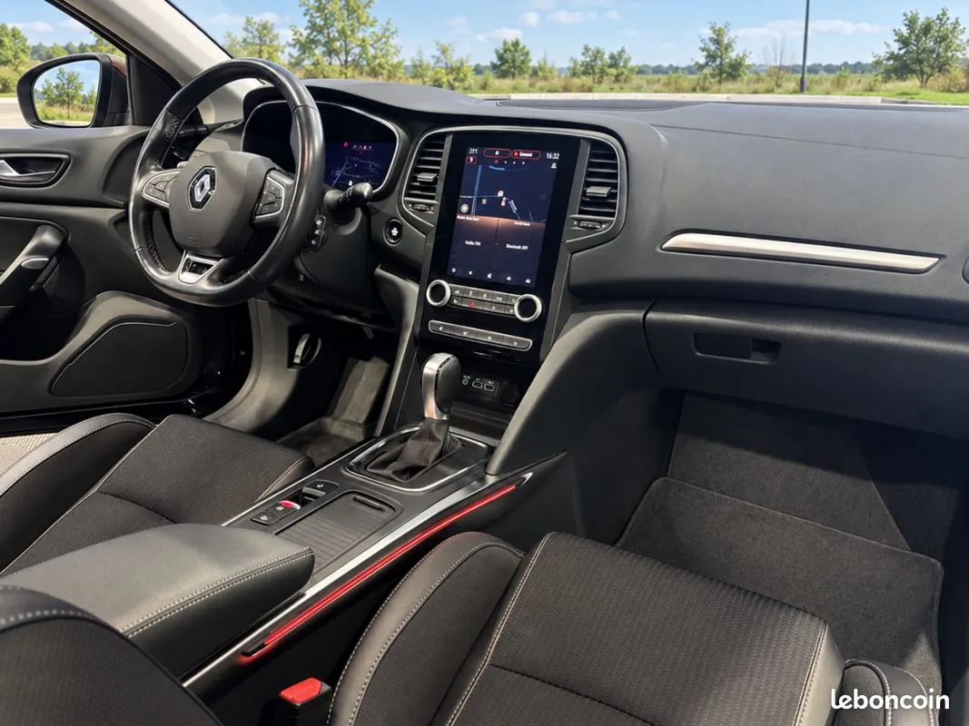 Renault Megane 2023 photo 3