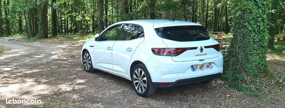 Renault Megane 2023 photo 2