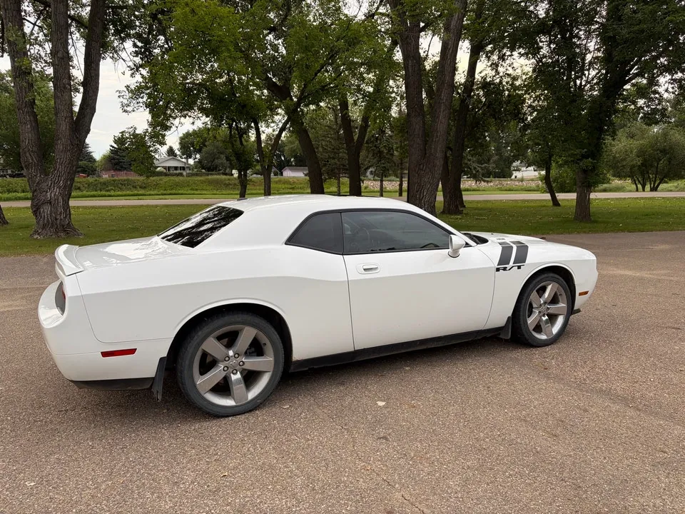 Dodge Challenger 2010 photo 3